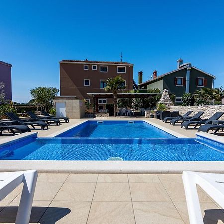 Family Friendly Apartments With A Swimming Pool Valbandon, Fazana - 2201 Штинян Екстер'єр фото