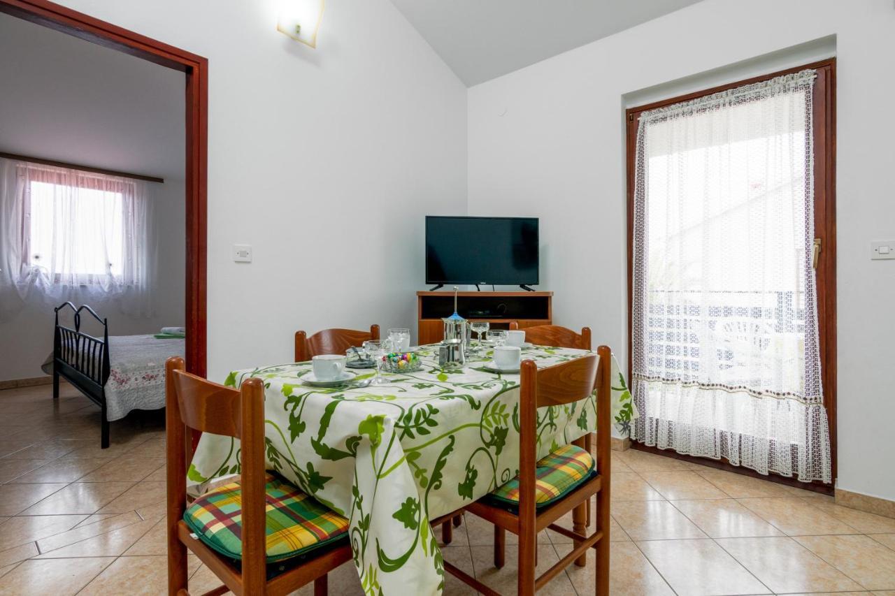 Family Friendly Apartments With A Swimming Pool Valbandon, Fazana - 2201 Штинян Екстер'єр фото
