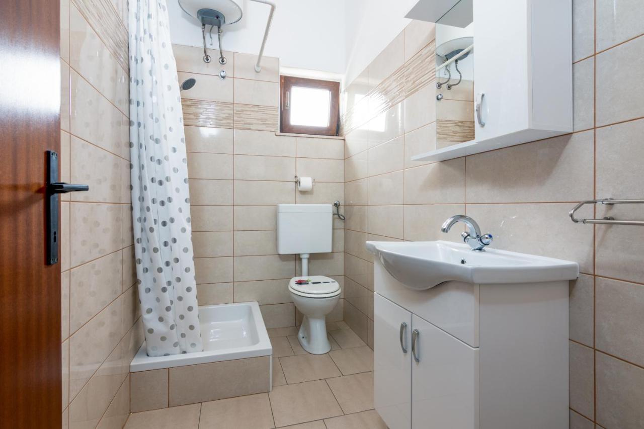 Family Friendly Apartments With A Swimming Pool Valbandon, Fazana - 2201 Штинян Екстер'єр фото