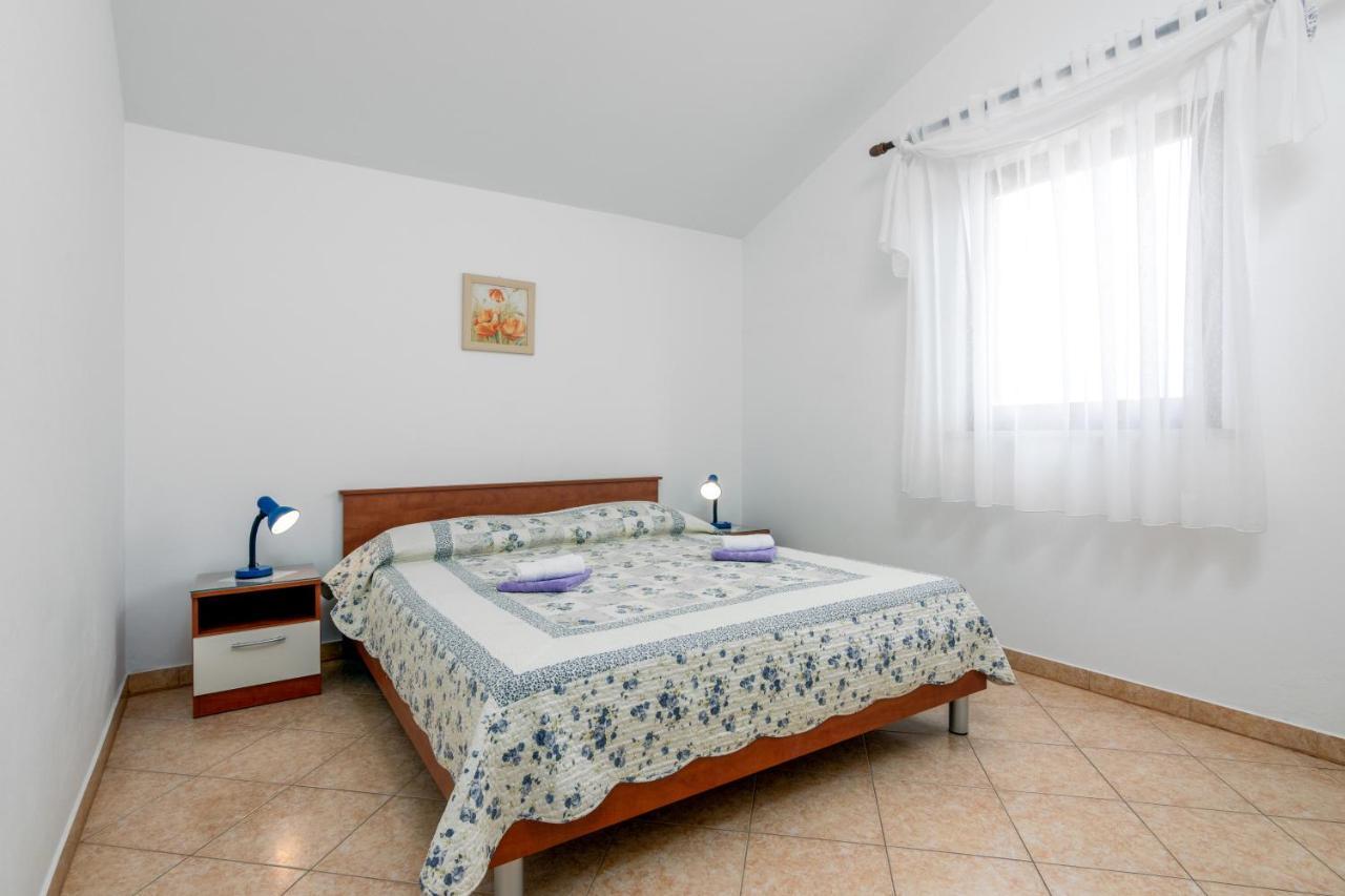 Family Friendly Apartments With A Swimming Pool Valbandon, Fazana - 2201 Штинян Екстер'єр фото