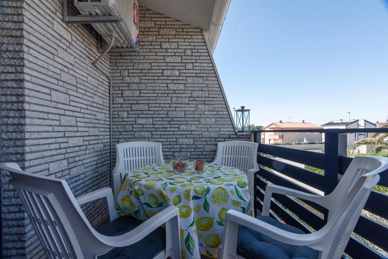Family Friendly Apartments With A Swimming Pool Valbandon, Fazana - 2201 Штинян Екстер'єр фото