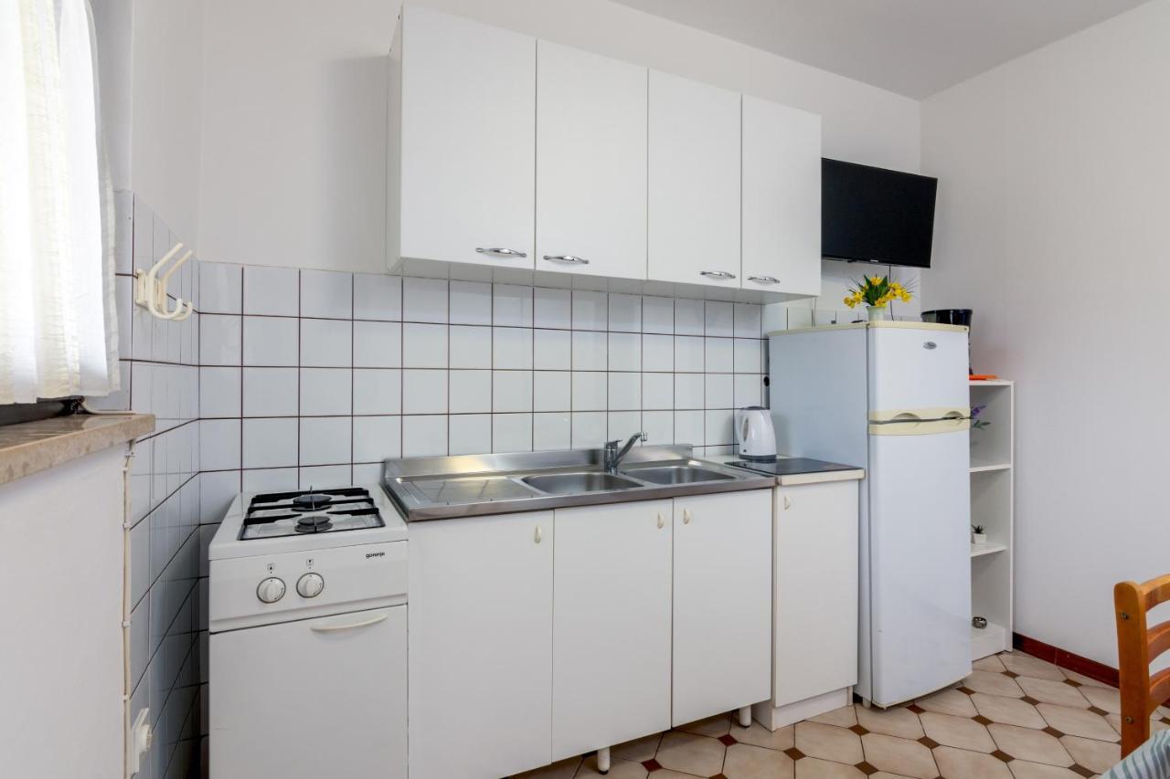 Family Friendly Apartments With A Swimming Pool Valbandon, Fazana - 2201 Штинян Екстер'єр фото
