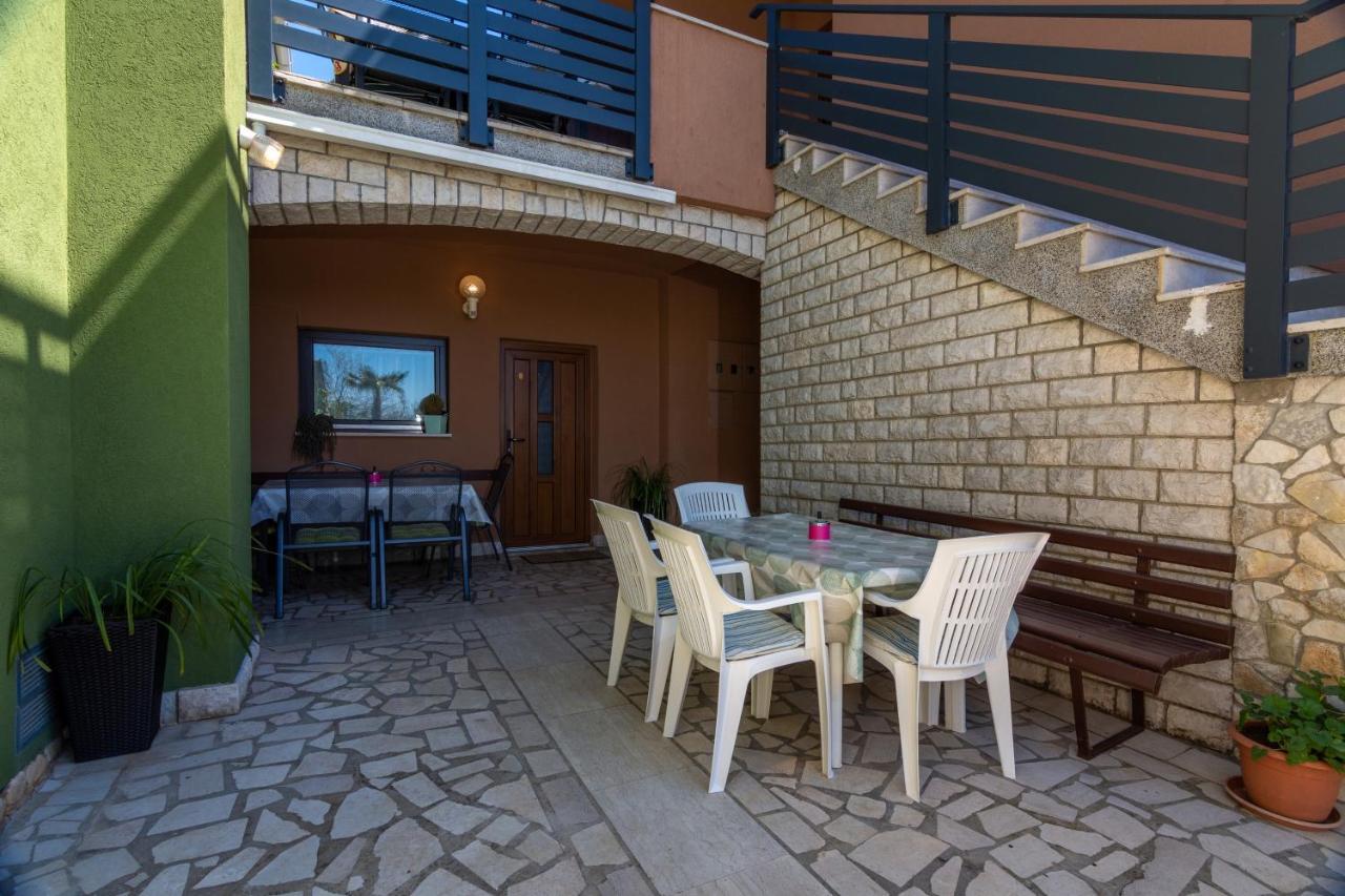 Family Friendly Apartments With A Swimming Pool Valbandon, Fazana - 2201 Штинян Екстер'єр фото