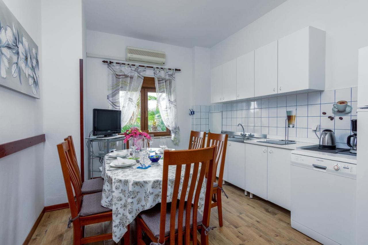 Family Friendly Apartments With A Swimming Pool Valbandon, Fazana - 2201 Штинян Екстер'єр фото