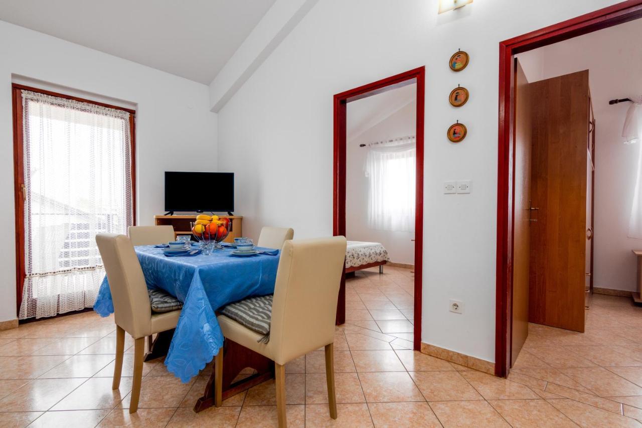 Family Friendly Apartments With A Swimming Pool Valbandon, Fazana - 2201 Штинян Екстер'єр фото