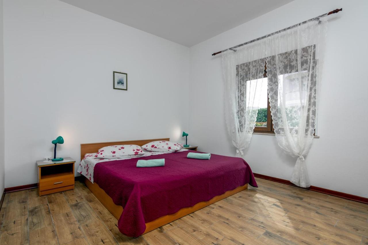 Family Friendly Apartments With A Swimming Pool Valbandon, Fazana - 2201 Штинян Екстер'єр фото
